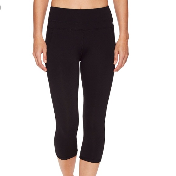 lorna jane crop